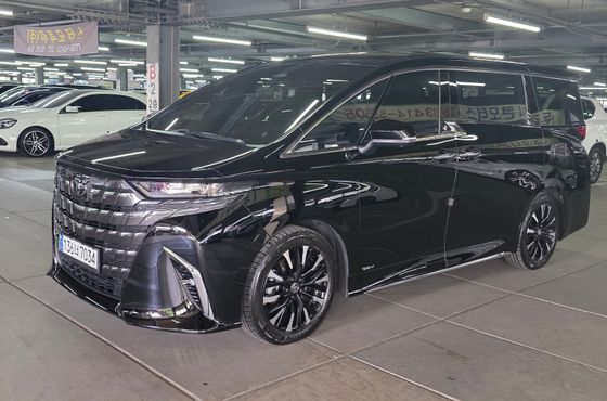 Toyota Alphard 2.5 HEV Executive AWD — пробег 32 000 км — фото 1 из 5