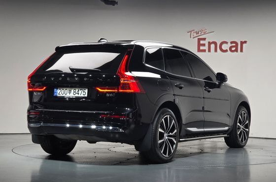 Volvo XC60 B6 Ultra Bright — пробег 25 352 км — фото 2 из 5