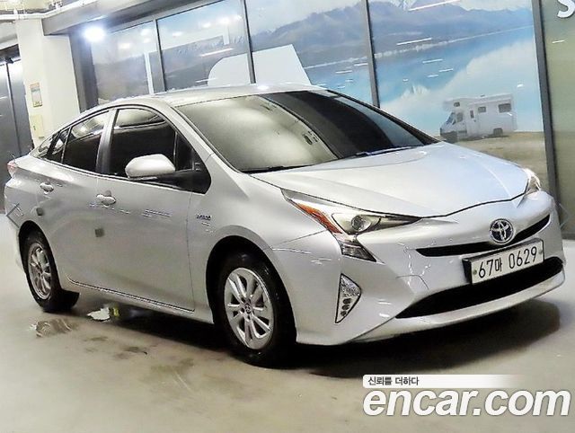 Toyota Prius 1.8 E — пробег 205 500 км — фото 1 из 5