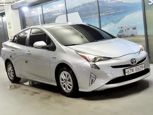 Toyota Prius 1.8 E — пробег 205 500 км — фото 1 из 5