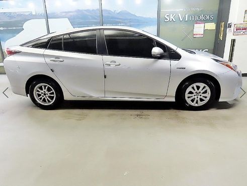 Toyota Prius 1.8 E — пробег 205 500 км — фото 3 из 5