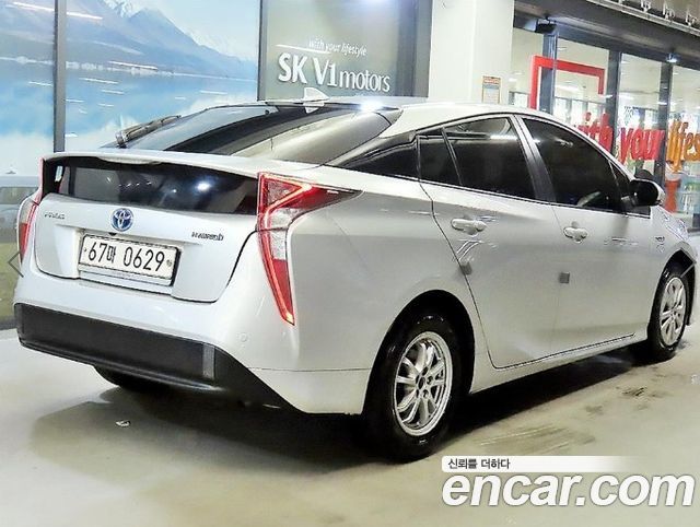 Toyota Prius 1.8 E — пробег 205 500 км — фото 4 из 5