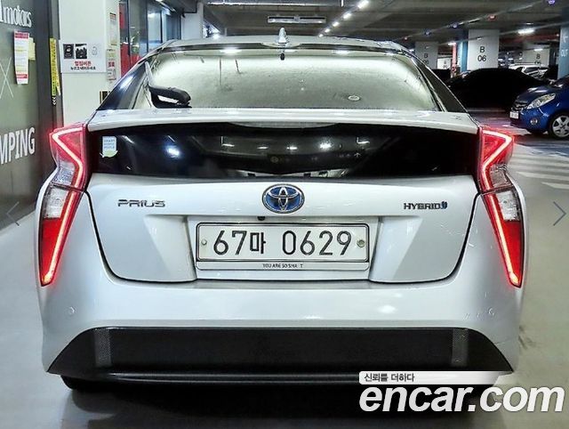 Toyota Prius 1.8 E — пробег 205 500 км — фото 5 из 5