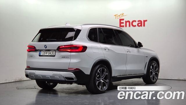 BMW X5 xDrive 45e xLine — пробег 50 830 км — фото 2 из 5