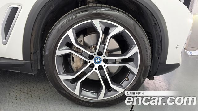BMW X5 xDrive 45e xLine — пробег 50 830 км — фото 5 из 5