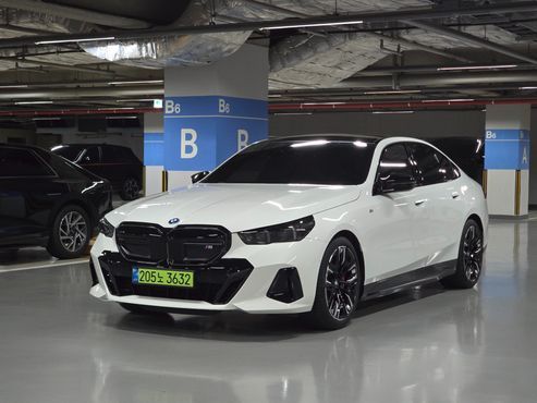 BMW i5 M60 xDrive — пробег 250 км — фото 1 из 5