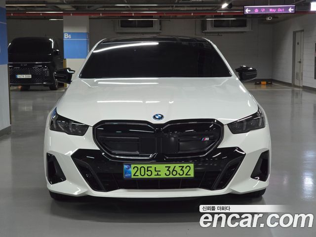 BMW i5 M60 xDrive — пробег 250 км — фото 2 из 5