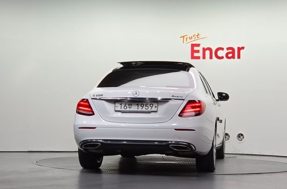 Mercedes-Benz E-Class E300 4MATIC Exclusive — пробег 87 311 км — фото 4 из 5