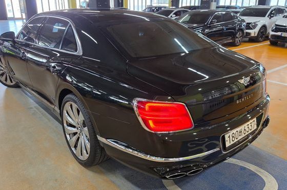 Bentley Flying Spur 4.0 — пробег 10 100 км — фото 2 из 5