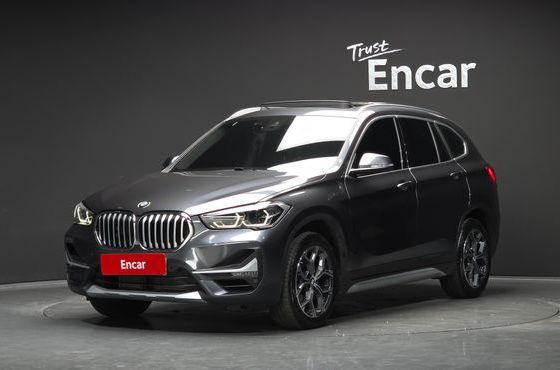 BMW X1 xDrive 20i xLine — пробег 28 060 км — фото 1 из 5