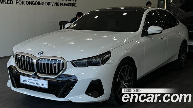 BMW i5 eDrive 40 M Sport — пробег 6 077 км — фото 1 из 5