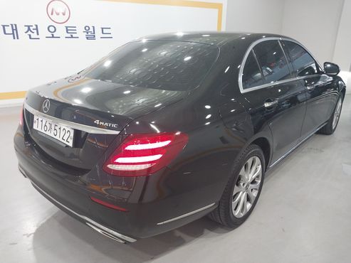 Mercedes-Benz E-Class E300 4MATIC Exclusive — пробег 146 000 км — фото 3 из 5