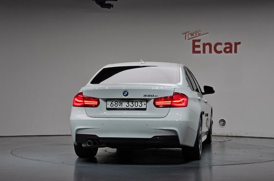 BMW 3-Series 330e iPerformance M Sport — пробег 60 924 км — фото 4 из 5