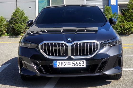 BMW 5-Series 530i xDrive M Sport — пробег 9 800 км — фото 3 из 5