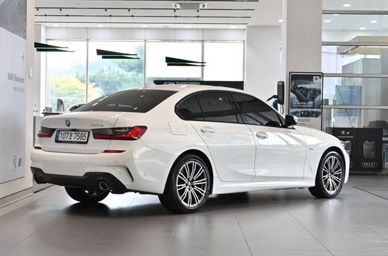 BMW 3-Series 320e M Sports — пробег 127 639 км — фото 2 из 5