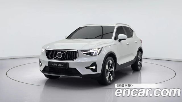 Volvo XC40 B4 Ultra Bright — пробег 8 163 км — фото 1 из 5