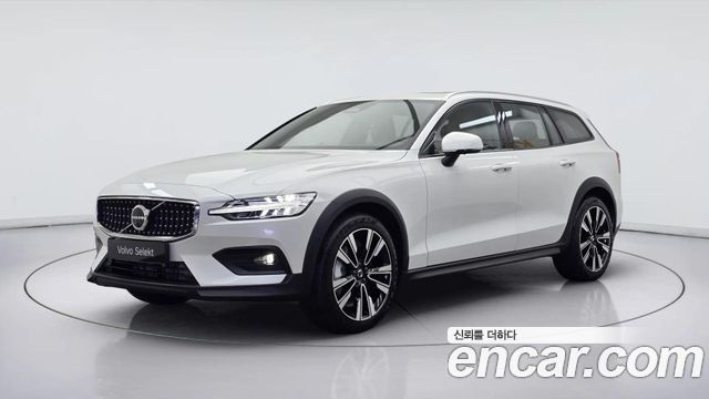 Volvo V60 B5 Ultra AWD — пробег 10 788 км — фото 1 из 5