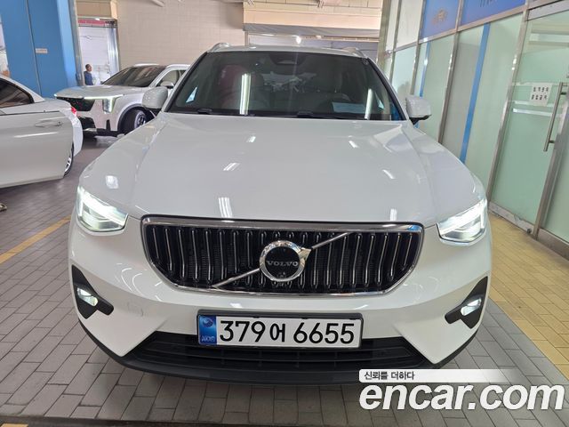 Volvo XC40 B4 Ultra Bright — пробег 8 515 км — фото 2 из 5