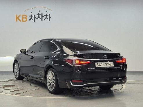 Lexus ES Luxury Plus — пробег 87 000 км — фото 2 из 5