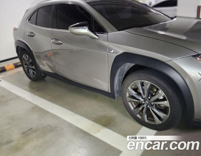 Lexus UX 2.0 F-Sport 2WD — пробег 209 371 км — фото 3 из 5