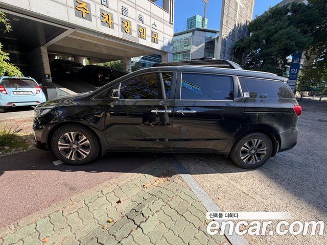 Kia Carnival 9-Seater Luxury — пробег 60 688 км — фото 3 из 5