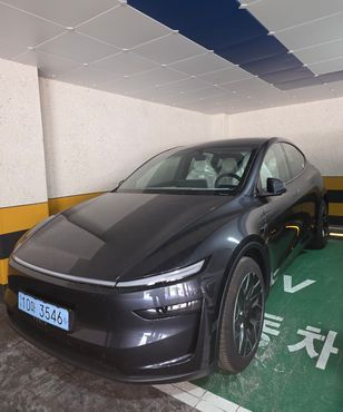 Tesla Model Y L Long Range AWD — пробег 11 км — фото 1 из 5