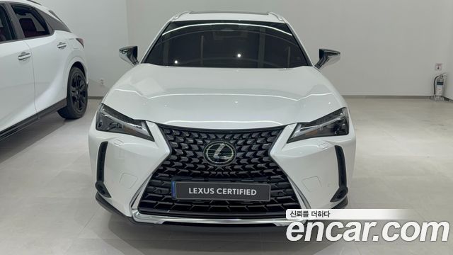 Lexus UX 2.0 2WD — пробег 5 812 км — фото 2 из 5