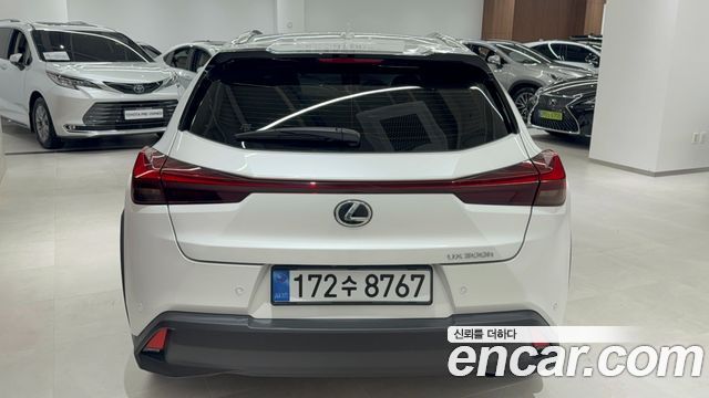 Lexus UX 2.0 2WD — пробег 5 812 км — фото 4 из 5