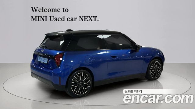 Mini Cooper SE Favoured — пробег 4 062 км — фото 2 из 5