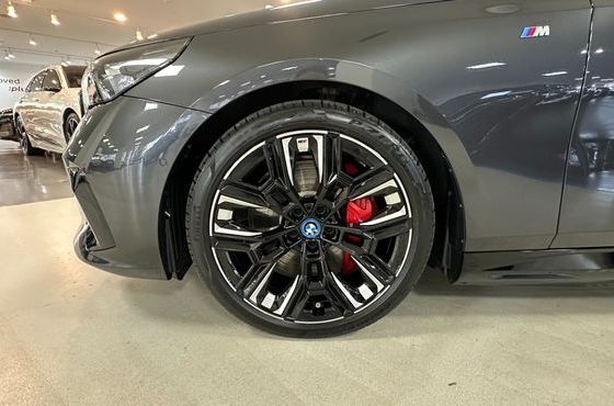 BMW i5 M60 xDrive — пробег 25 065 км — фото 5 из 5