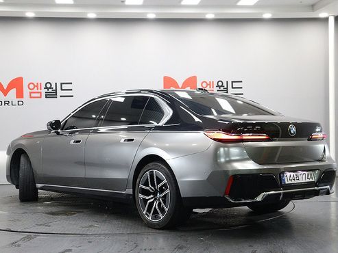 BMW 7-Series 740i sDrive M Sport — пробег 36 611 км — фото 4 из 5