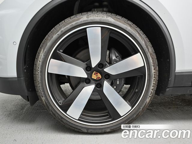 Porsche Macan Base 4 — пробег 7 600 км — фото 5 из 5