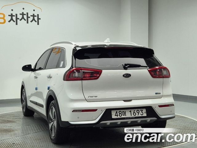 Kia Niro Noblesse — пробег 93 000 км — фото 2 из 5