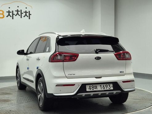 Kia Niro Noblesse — пробег 93 000 км — фото 2 из 5