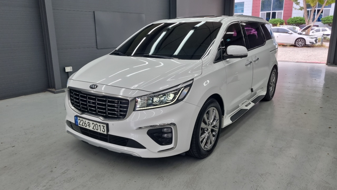 Kia Carnival 9-Seater Noblesse Special — пробег 82 008 км — фото 1 из 5