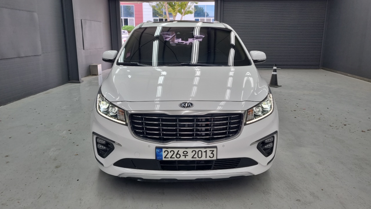 Kia Carnival 9-Seater Noblesse Special — пробег 82 008 км — фото 3 из 5