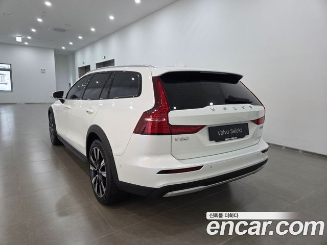 Volvo V60 B5 Ultra AWD — пробег 1 802 км — фото 2 из 5
