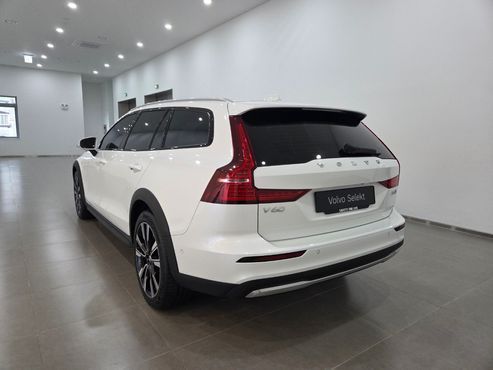 Volvo V60 B5 Ultra AWD — пробег 1 802 км — фото 2 из 5