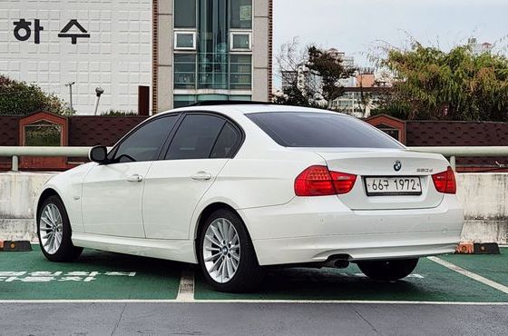 BMW 3-Series 320d Sedan — пробег 100 400 км — фото 2 из 5