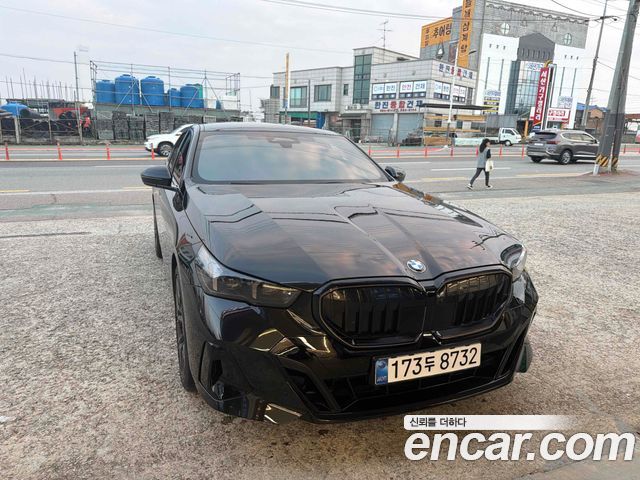 BMW 5-Series 530i xDrive M Sport Pro Special Edition — пробег 16 724 км — фото 1 из 5