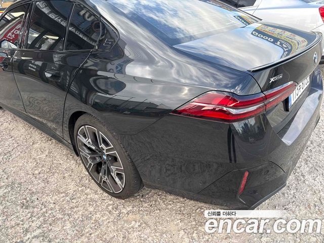 BMW 5-Series 530i xDrive M Sport Pro Special Edition — пробег 16 724 км — фото 2 из 5
