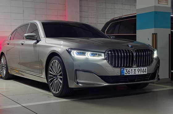 BMW 7-Series 740Li xDrive Design Pure Excellence — пробег 72 000 км — фото 1 из 5