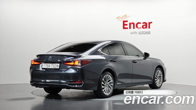Lexus ES Luxury Plus — пробег 73 553 км — фото 2 из 5