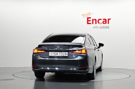 Lexus ES Luxury Plus — пробег 73 553 км — фото 4 из 5