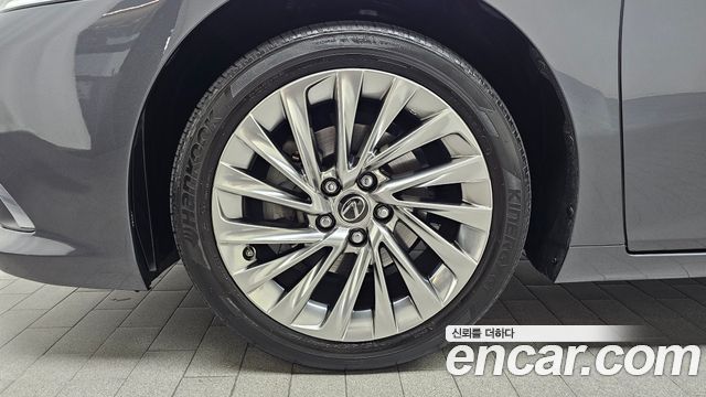Lexus ES Luxury Plus — пробег 73 553 км — фото 5 из 5