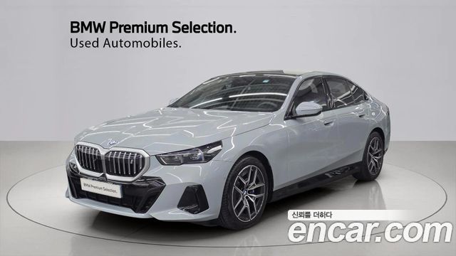 BMW i5 eDrive 40 M Sport — пробег 4 039 км — фото 1 из 5