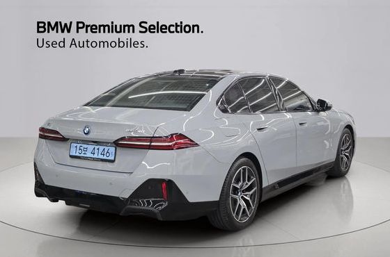 BMW i5 eDrive 40 M Sport — пробег 4 039 км — фото 2 из 5