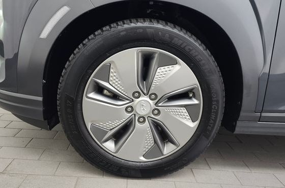 Hyundai Kona Premium — пробег 127 032 км — фото 5 из 5