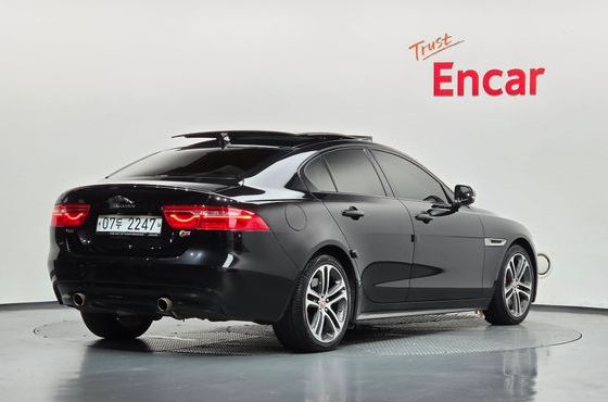 Jaguar XE 3.0 SC S — пробег 96 749 км — фото 2 из 5