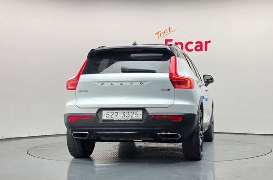 Volvo XC40 T4 R-Design — пробег 76 346 км — фото 4 из 5